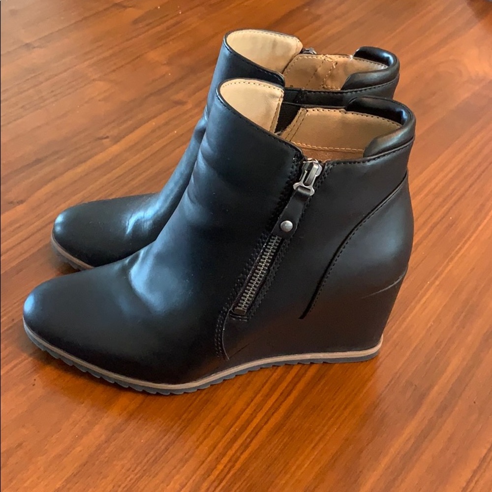 Soul by Naturalizer Zip-up Ankle Booties / 8.5